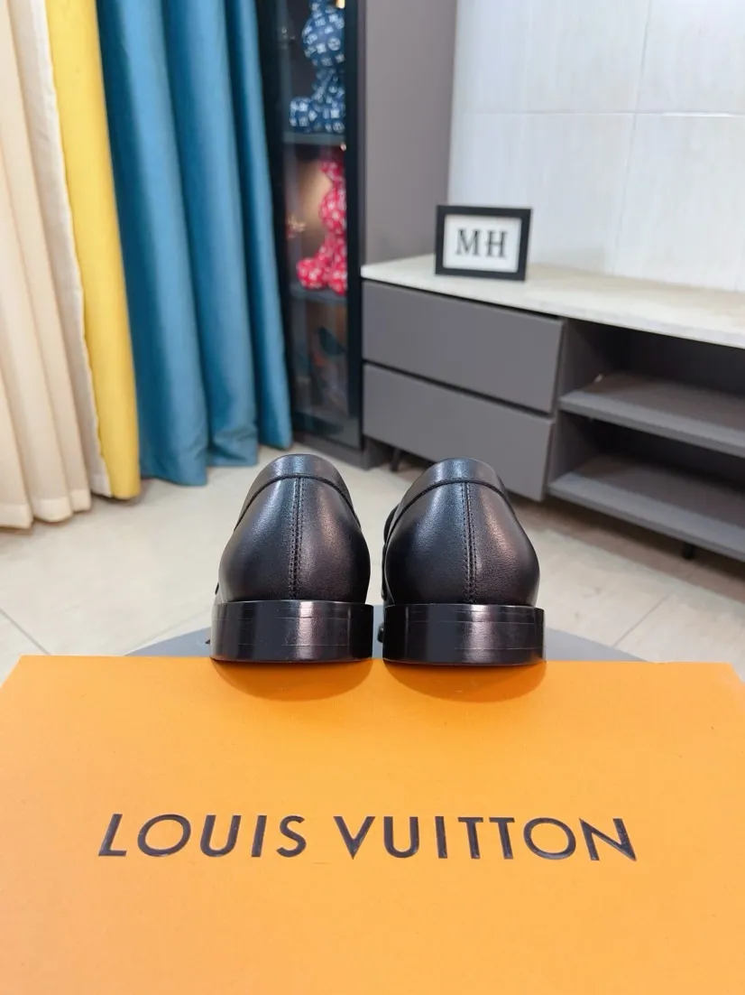 Men's Men's Shoes 💰500🌸🌸【LV】Louis Vuitton's new open-edge pigskin shoes are the most popular classic. Synchronized with the official website, the upper adopts Italian imported upper embossing➕comfortable cowhide lining, fashionable atmosphere, unique brand and unique craftsmanship. Highlighting the hot style of the new year. Stop hesitating, stop wandering, get it now. Code number: 38--44